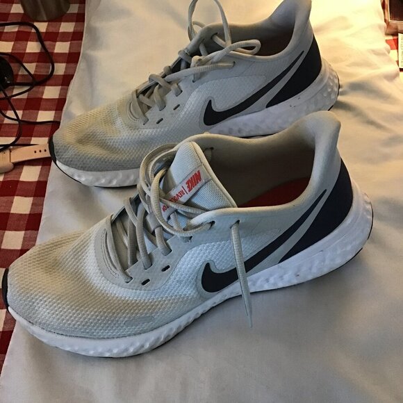 Nike Revolution Sneakers - Picture 1 of 3